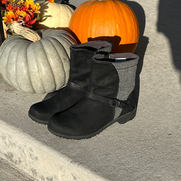 Eddie Bauer Leather Covey Ankle Boots 8 - Picture 2 of 6